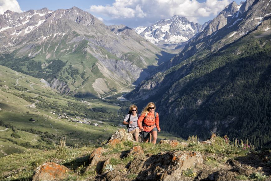 SALOMON clothing hiking 2018: AlpinStore technical selection