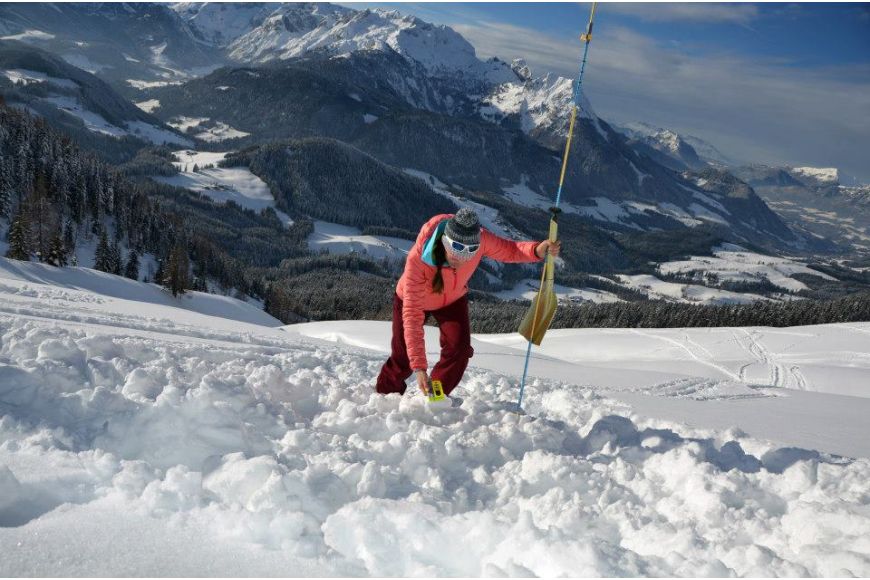 Comparison of technical sensors for avalanche safety 